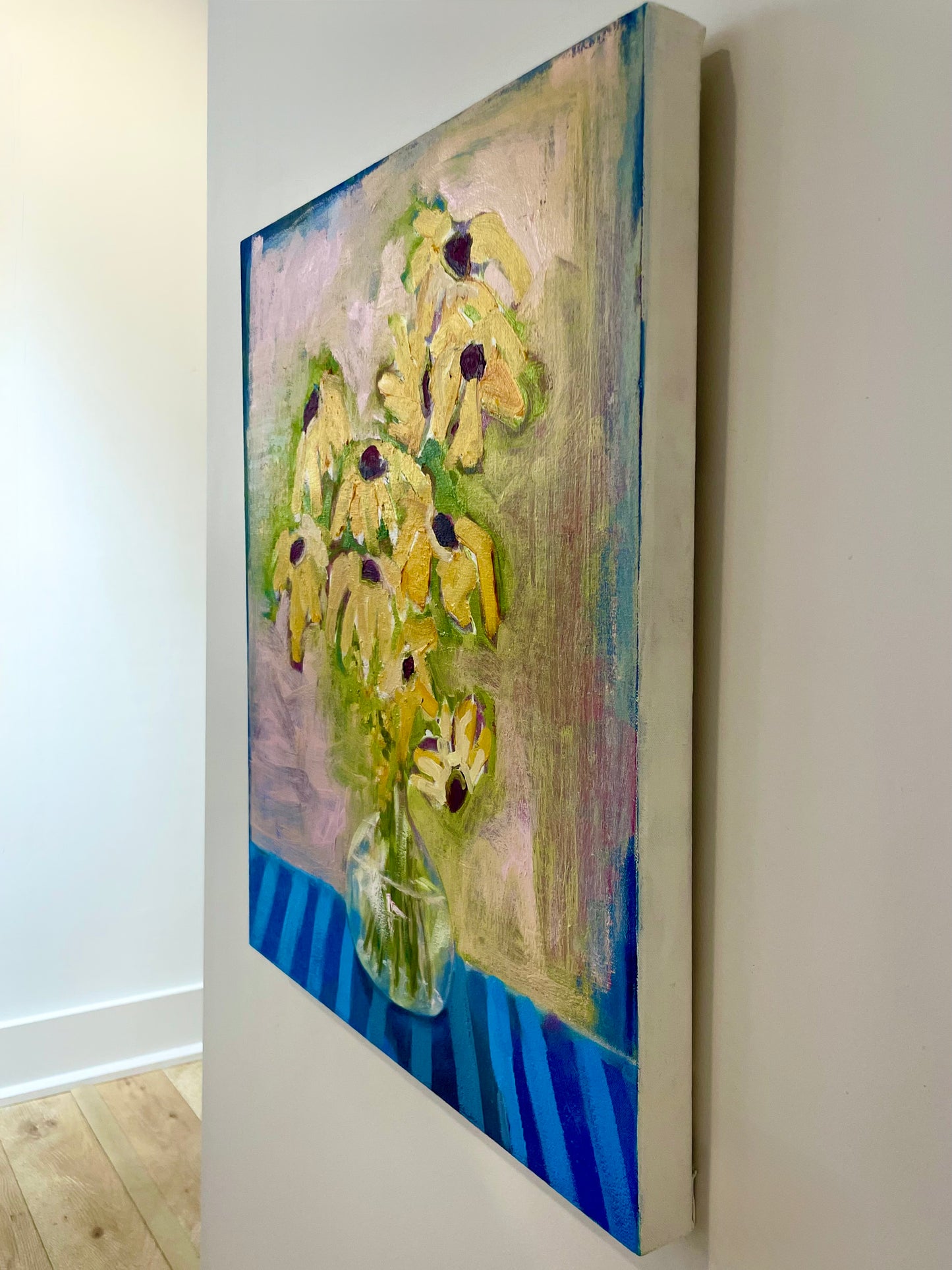 Arrangement With Stripes